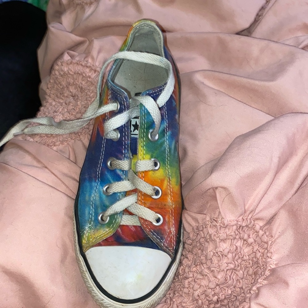 Tie dye converse still in good condition although slightly faded need cleaned up